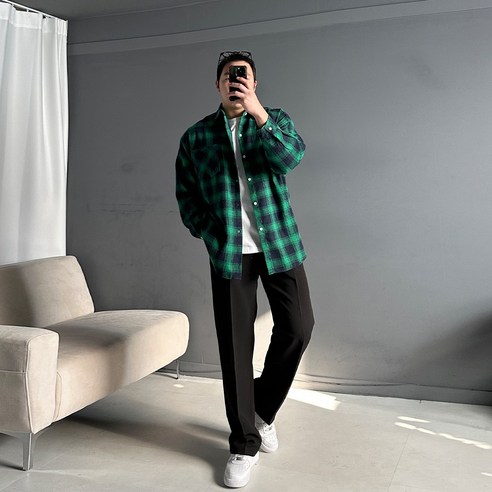 남성을 위한 스타일리시하고 편안하며 다목적적인 빅사이즈 체크셔츠