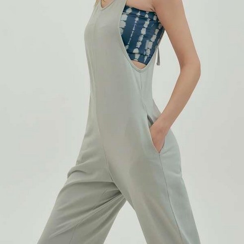 숨겨왔던 나를 깨우는 황금빛 터치! 가을을 위한 스타일리시 점프수트 요가점프수트