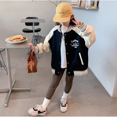 포근함과 스타일을 동시에! 키즈 후리스 야구점퍼로 가을 스타일 완성!