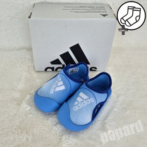 유아분을 위한 편안하고 안전한 물놀이 경험을 제공하는 아디다스 키즈 아쿠아슈즈 알타벤처