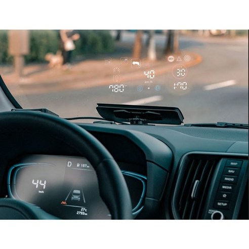 차량 내에서 실시간 네비게이션 정보를 보여주는 헤드업 디스플레이