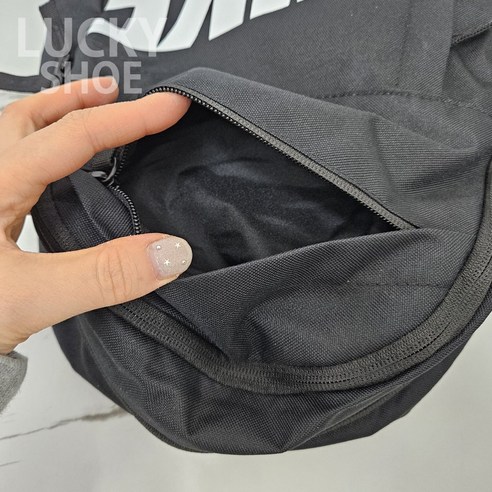 다용도로 활용 가능한 학생용 나이키 캐주얼 백팩