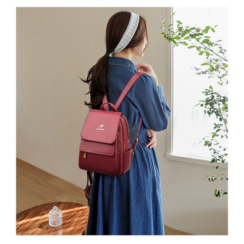 포르뚜나 엄마백팩은 여성용 가죽백팩으로, 할인가격으로 인해 많은 관심을 받으며 레드계열의 색상이 매력적이다.