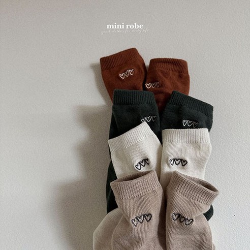 아기 발을 위한 포근하고 사랑스러운 겨울 선물