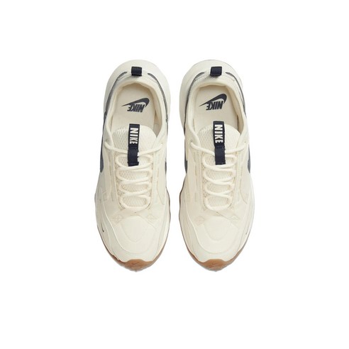 발걸음마다 빛나는 자신감, 나이키 TC 7900으로 완성하는 스타일