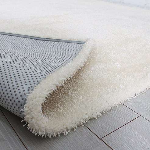 포근함과 실용성을 겸비한 워셔블 샤기 러그