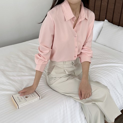 매일 스타일을 위한 매끈하고 세련된 플루터 링클프리 여성 셔츠