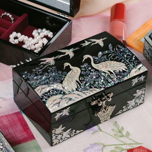 시간을 초월하는 아름다움, 나전칠기 송학 자개보석함으로 부모님의 마음을 빛내세요.