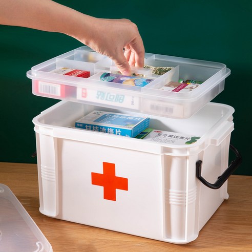 필수 의료품과 비상 용품을 한꺼번에 보관할 수 있는 가정용 구급함