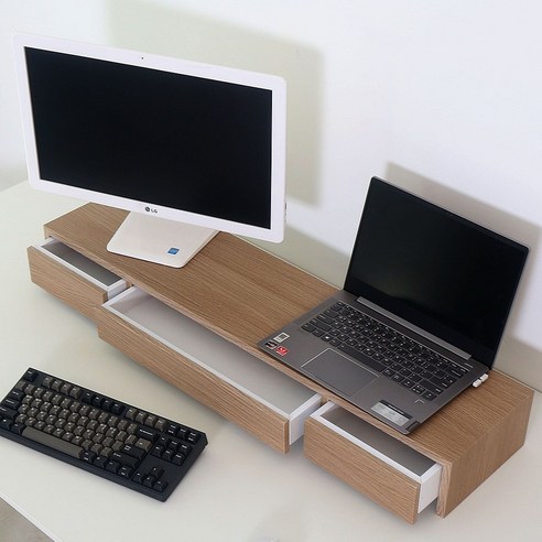 어반데코 오크 모니터 받침대로 깔끔한 책상과 높아지는 업무 효율을 경험하세요.