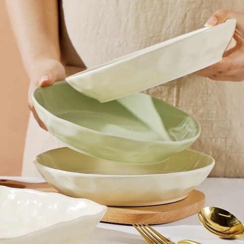 니치유 크림풍 도자기 원반 접시로 식탁에 감성을 더하세요.