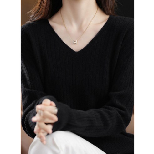 세련됨과 편안함이 어우러진 여성용 지나홈 브이넥 골지 니트