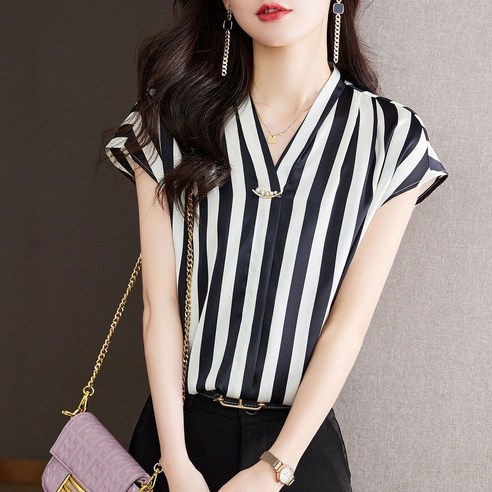 세련된 여성을 위한 패션고리 브이넥 블라우스
