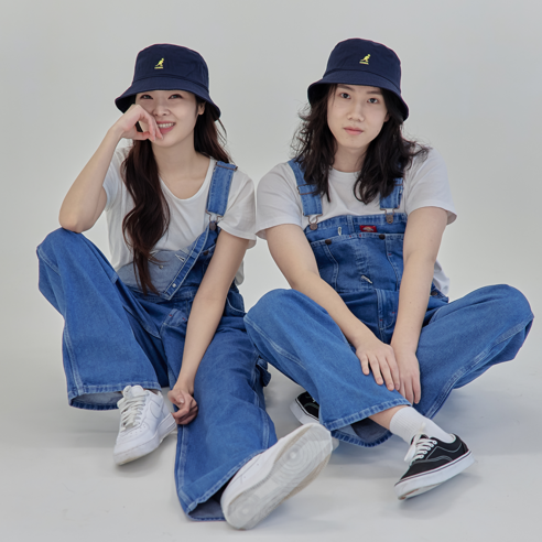 세련되고 기능적인 캉골 버킷햇으로 모든 룩을 돋보이게 하세요.