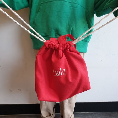 나만의 개성을 담은 컬러풀 이니셜 자수 스트링 백