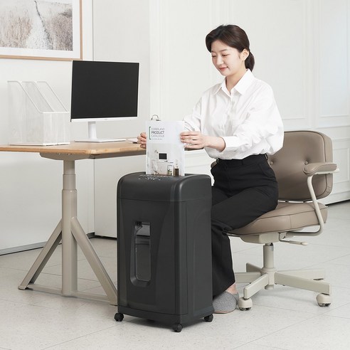 혹시 개인 정보 유출 때문에 밤잠 설친 적 있으신가요? 칼퇴근을 방해하는 문서 파쇄, 이제 안녕! 대형오토문서세단기