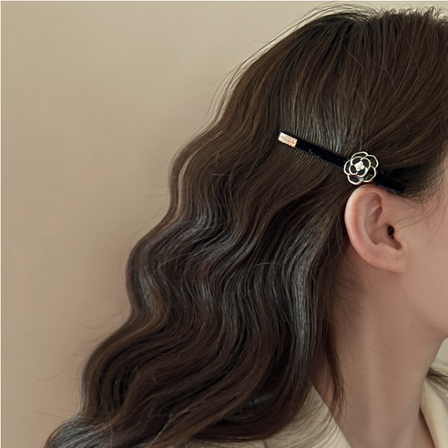 "나 오늘 좀 예뻐?" ✨ 까멜리아 앞머리핀으로 완성하는 쉽고 빠른 스타일 변신! 샤넬머리핀