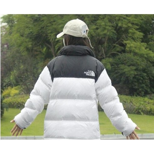 높은 보온성과 스타일리시한 디자인, 편안한 착용감을 갖춘 22FW 공용 숏 패딩 눕시 하이브리드 다운 볼 자켓