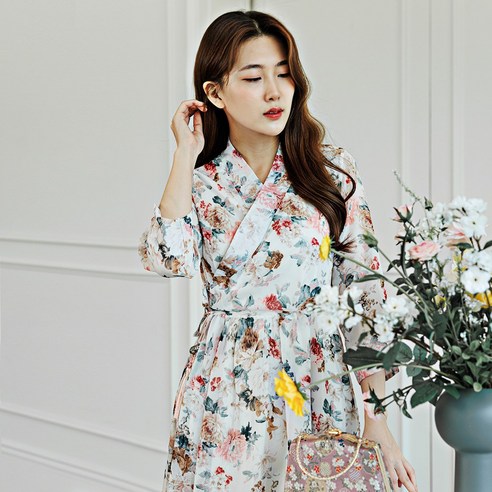 편안한 착용감과 독특한 디자인으로 많은 사람들에게 사랑을 받고 있는 제품입니다.