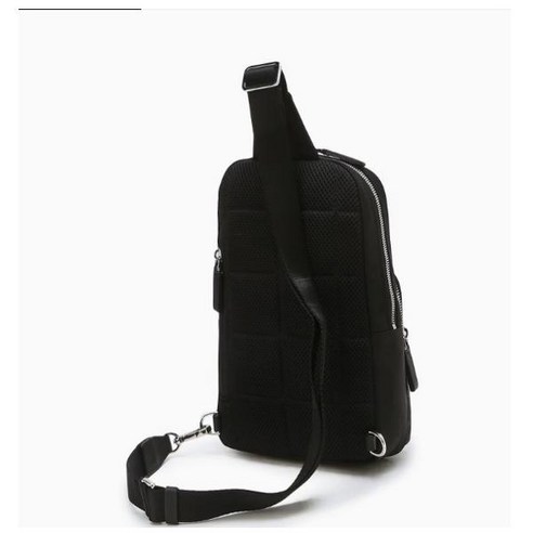 도시를 누비는 세련된 동반자, 닥스 슬링백 그리드 맥시 블랙