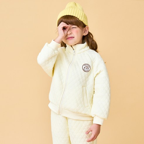 포근함에 스타일을 더하다, 베베쥬 누빔 스냅백 와펜 상하복