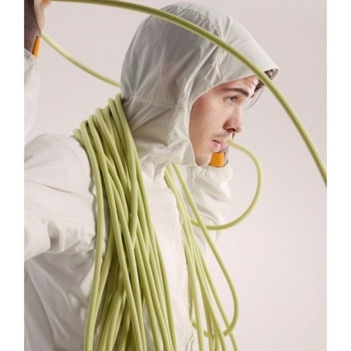 뜻밖의 날씨? 아크테릭스 스쿼미시 후디 하나면 걱정 끝!