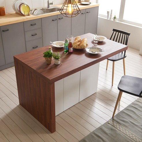 실용성과 디자인을 겸비한 완벽한 아일랜드 식탁