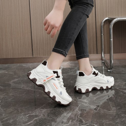 에세로 통굽 운동화, 숨겨진 5cm를 찾아 자신감과 편안함을 더하다.