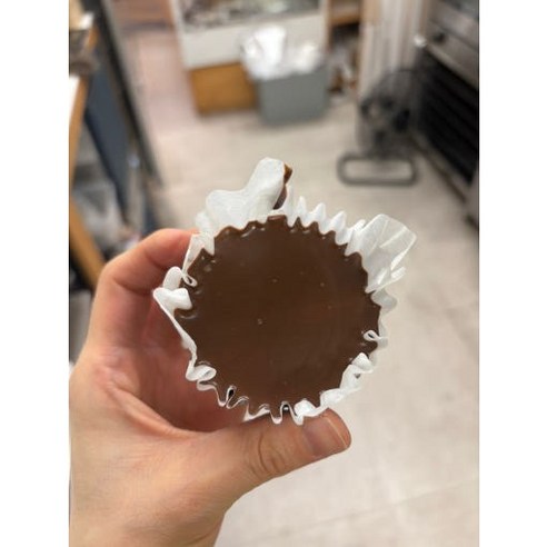 입 안에서 펼쳐지는 황홀한 미식의 향연, 미구제과 수제 빙산롱옌 벽돌케이크