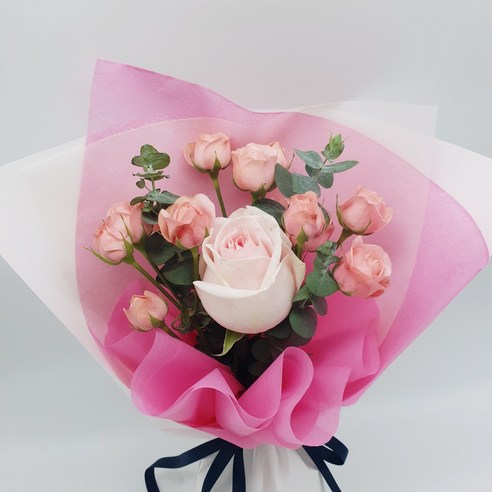 고급스러운 생화 장미로 구성된 쌩쌩플라워 미니꽃다발