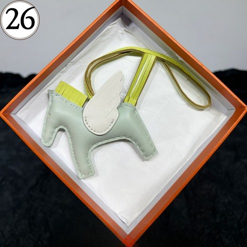 태슬 키링 가방 자동차 – 색다른 매력의 악세사리 백참키링