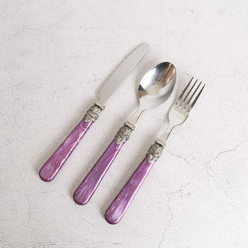 이자벨 커트러리: 중세 유럽의 향수를 담은 식탁 위의 예술