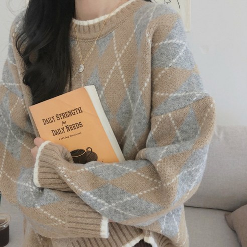 나른한 마름모 스웨터
