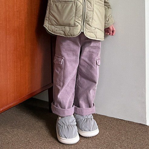 따뜻하고 편안한 착용감을 제공하는 샌디볼리 아동용 토토 패딩 방한 털신발 슬립온
