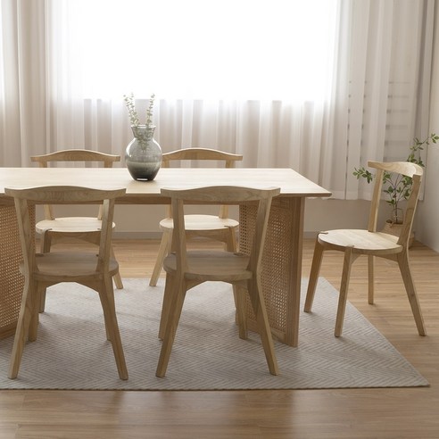 로만 원목 6인용 식탁, 자연과 함께하는 다이닝의 시작