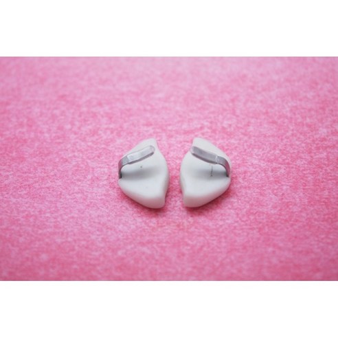 오클리 홀브룩 및 프로그스킨 선글라스의 편안함과 안정성을 극대화하는 전천후 코받침