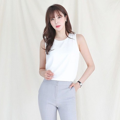 더웨이나인 라운드 나시 블라우스