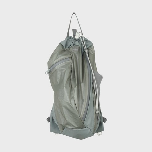 무심한 듯 시크하게, 일상을 스타일리시하게 만들어 줄 백팩을 찾고 있나요? 유세지백팩