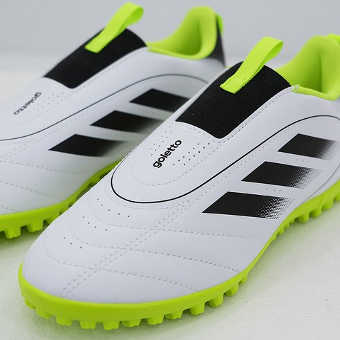 발 편한 아디다스 레이스리스 풋살화로 우리 아이 축구 실력 UP!