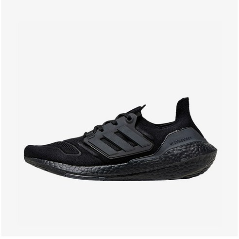 "내 발에 자유를! 아디다스 울트라부스트 22, 답답한 일상에 활력을 불어넣다" 울트라부스트