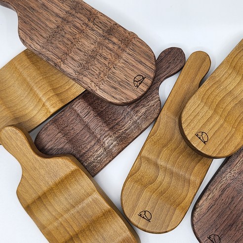 자연의 따뜻함을 담은 고급 원목 수저받침으로 특별한 식탁을 완성하세요.