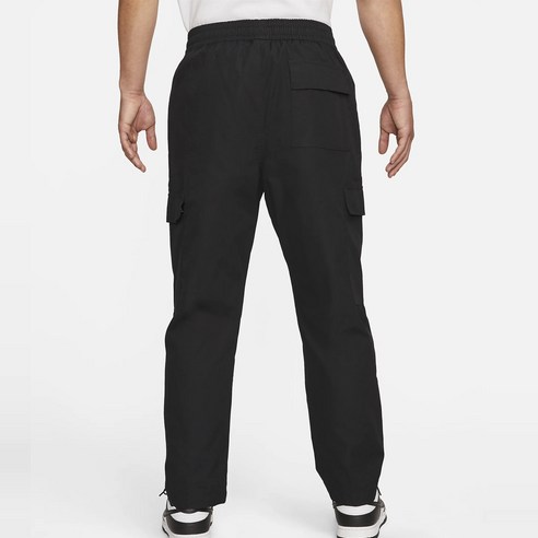 세련된 편안함을 추구하는 남성을 위한 필수 아이템: 나이키 클럽 카고 팬츠