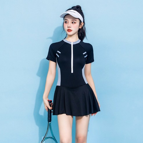 빛나는 여름을 위한 편안한 수영 모습