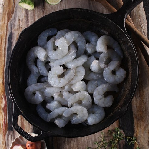 신선하고 손질한 다목적 꼬리없는 생새우살로 맛있는 요리 만들기