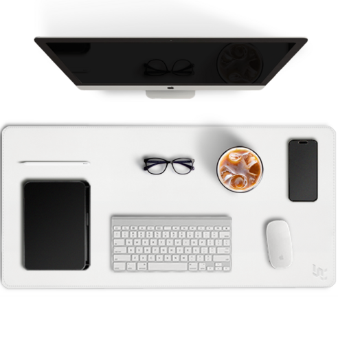 화이트와 화이트 컬러의 언썸 대형 가죽 데스크패드 고무판