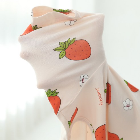 사랑스러운 딸기꽃 향기 가득, 잼베이비 면모달스판 7부 상하복으로 포근한 봄날을 선물하세요.
