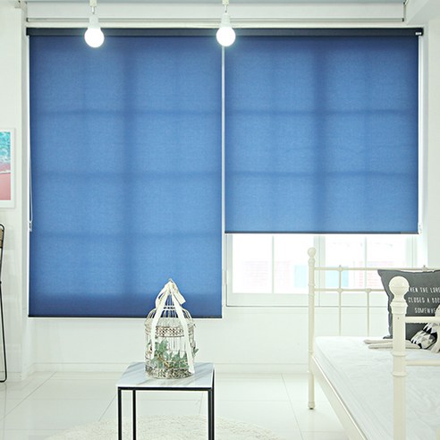 덱스터 롤블라인드로 햇빛 걱정 없이 쾌적한 하루를 시작하세요.