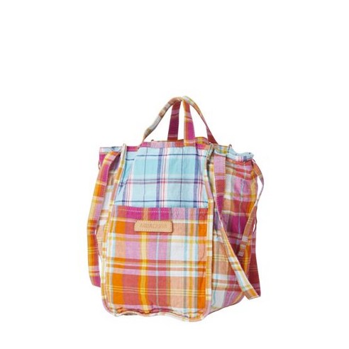 자연을 담은 카키, 아미아칼바 이지백으로 일상에 특별함을 더하다