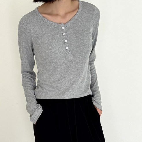 [인기ㅣ강추] 어피어드: 편안하고 세련된 매력이 돋보이는 여성 긴팔 골지 단추 라운드 네크 티셔츠 [최신ㅣ추천상품 입니다]