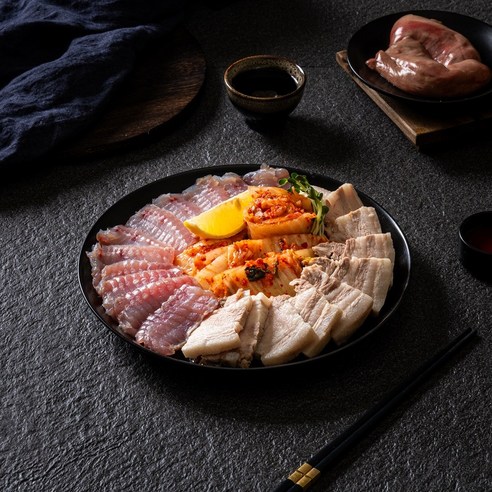 고급스럽고 신선한 흑산도 명품 홍어회